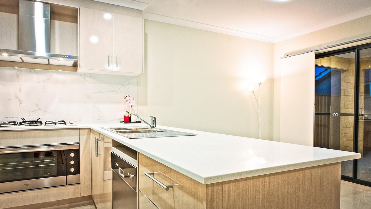 Choosing Paint Colours for a South-Facing Kitchen