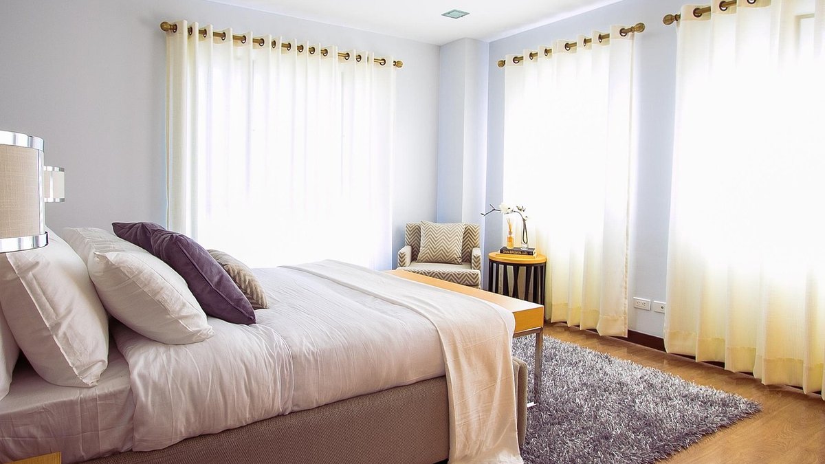Layering Textures for a Warm and Inviting Bedroom